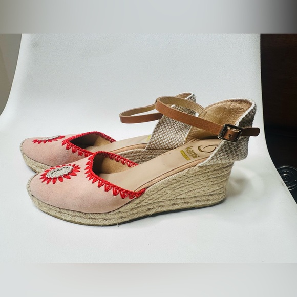 Kanna Women's Pink and Red Floral Espadrilles - Picture 4 of 6